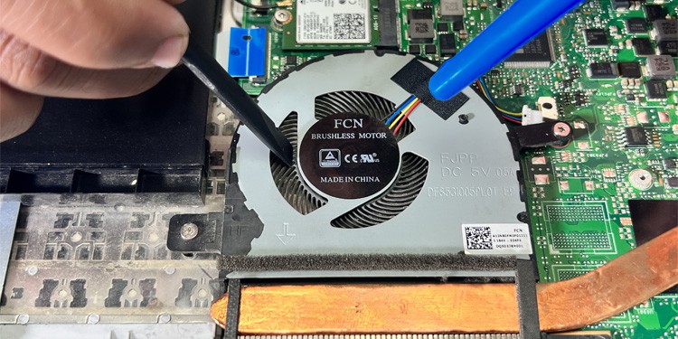 Why is My Lenovo Beeping? How to Fix It 8 clean-laptop-fan