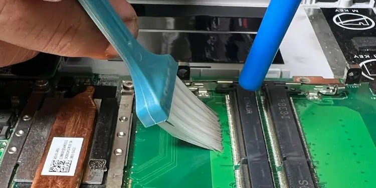 14 Ways to Solve a Black Screen on Your Dell Laptop 33 clean-ram-slot-1