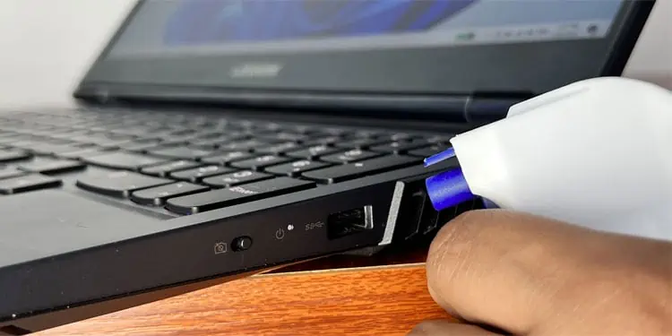 HP Mouse Not Working? Here’s How to Fix It 4 clean-usb-port-canned-air