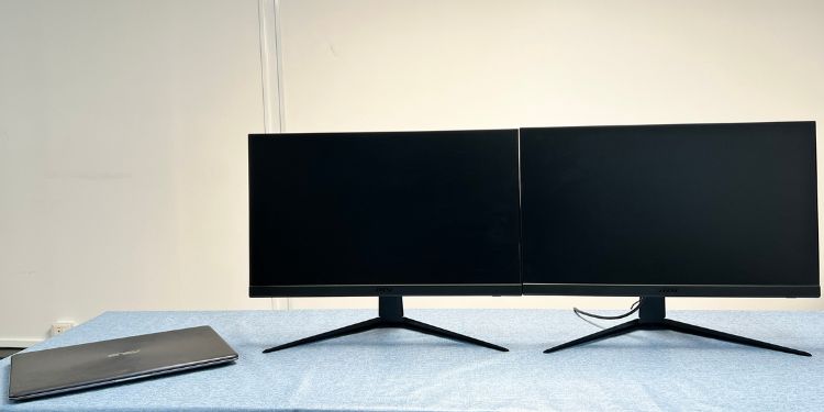 How to Connect Two Monitors to a Laptop (in 5 Steps) 4 close laptop to use dual monitors