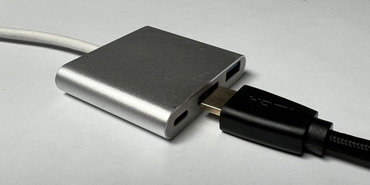 connect HDMI cable to usb hdmi adapter
