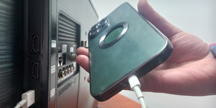 How to Connect Phone to TV With USB (Step-by-Step Guide) 7 connect-iphone-to-tv