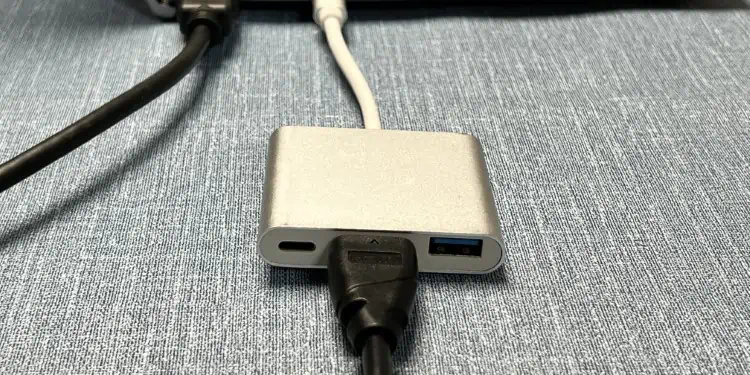 connecting-the-HDMI-port-to-the-adapter-Custom