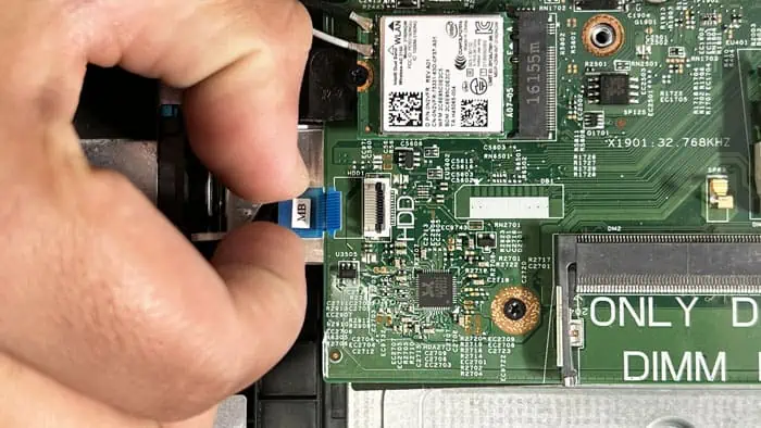 Why is My Dell Laptop Stuck on Dell Screen? How to Fix It 6 disconnect-storage-cable