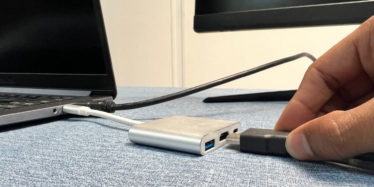 insert hdmi cable to adapter port