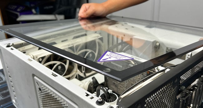 install-glass-side-cover-on-computer