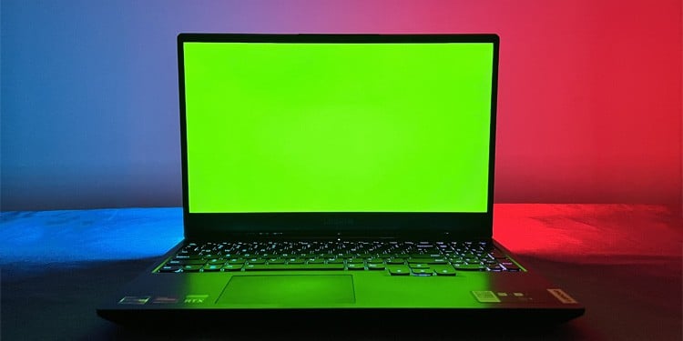 laptop-green-screen