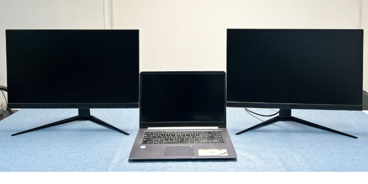 How to Connect Two Monitors to a Laptop (in 5 Steps) 3 laptop in middle two screens at the side
