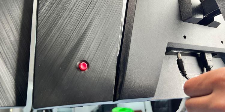 monitor power connection
