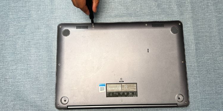 open bottom casing laptop