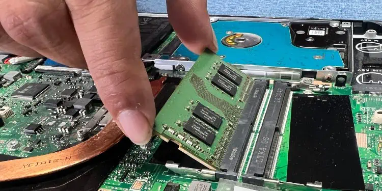 Display Not Working on Laptop? 9 Ways to Fix It 22 put-back-ram-stick