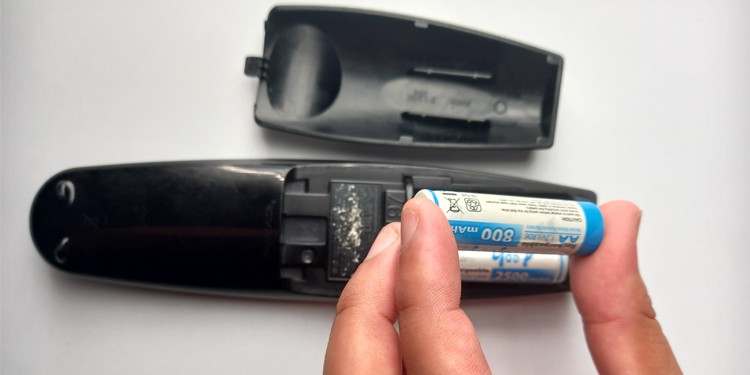 Hisense TV Not Turning On? Here’s How to Fix It 2 remove-batteries-from-hisense-remote