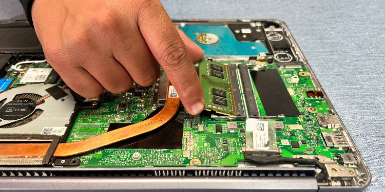 14 Ways to Solve a Black Screen on Your Dell Laptop 32 remove ram stick from laptop