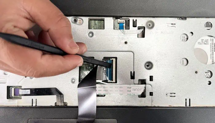 Why is My Dell Laptop Stuck on Dell Screen? How to Fix It 5 unlock-keyboard-connector-clip