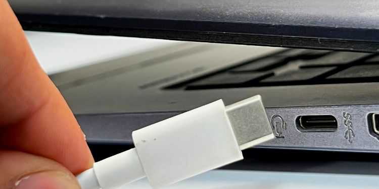 Thunderbolt Vs USB C: What’s the Difference 2 usb c cable and port