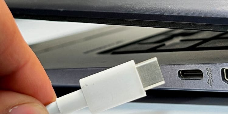 USB A Vs USB C - What’s the Difference? 2 usb c port and connector