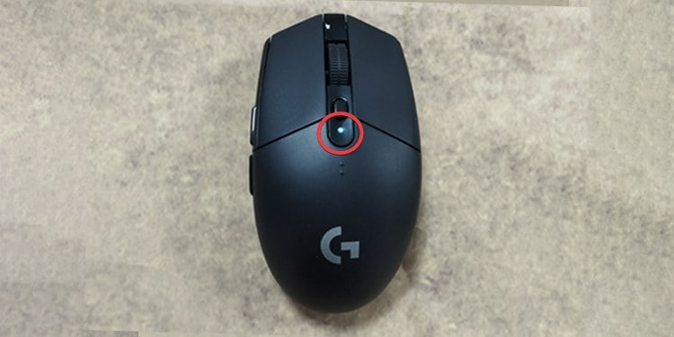 LED-flash-in-Logitech-mouse
