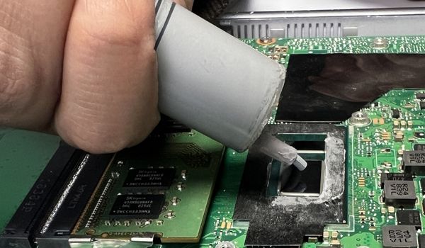 apply thermal paste laptop cpu