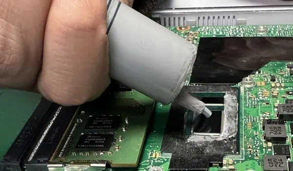 How to Clean a Laptop: Comprehensive Guide 60 apply-thermal-paste-laptop-cpu