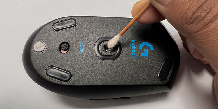 clean logitech mouse