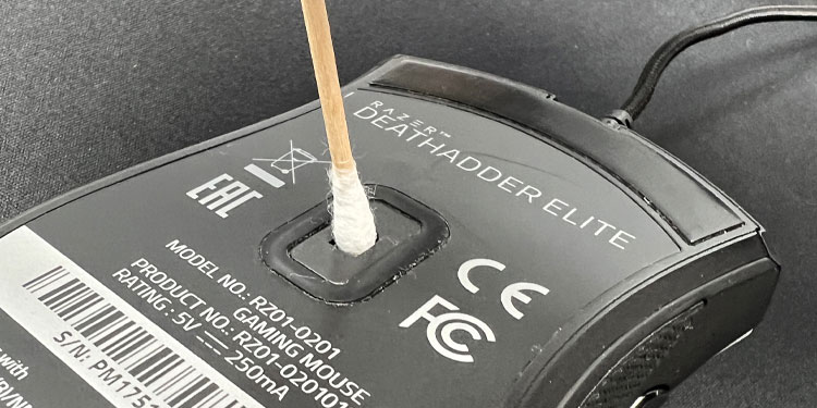 clean razer mouse sensor using qtip