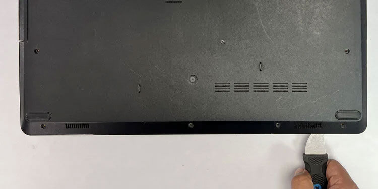 insert pry tool acer laptop stuck on acer screen