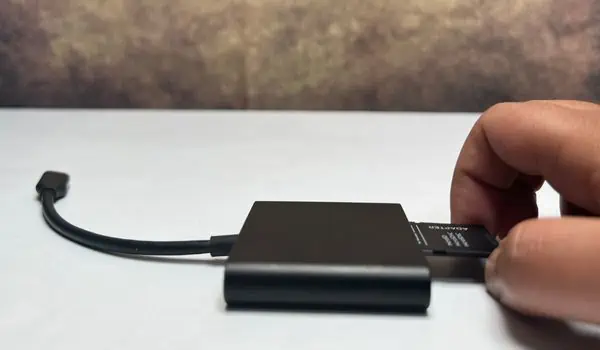 How to Insert a SD Card on PC (Step-by-step Guide) 15 inserting-adapter-jacket-to-usb-c-card-reader