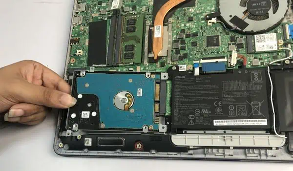 How to Replace Laptop Hard Drive (Step-by-Step Guide) 18 new-hdd-into-the-laptop