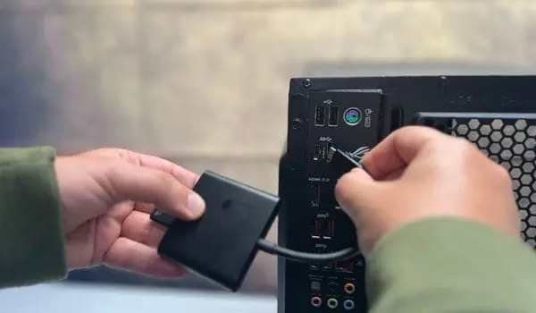 How to Insert a SD Card on PC (Step-by-step Guide) 17 plug-in-sd-card-reader-to-usb-c-port-in-pc