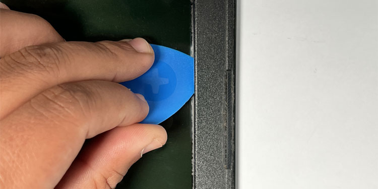 pry-pick-dell-laptop-screen-bezel