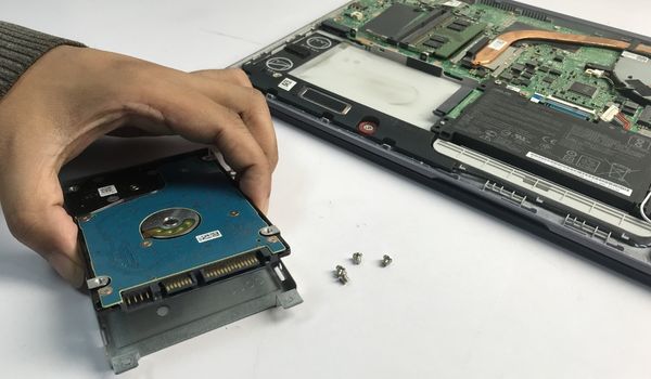 remove hard drive from caddy
