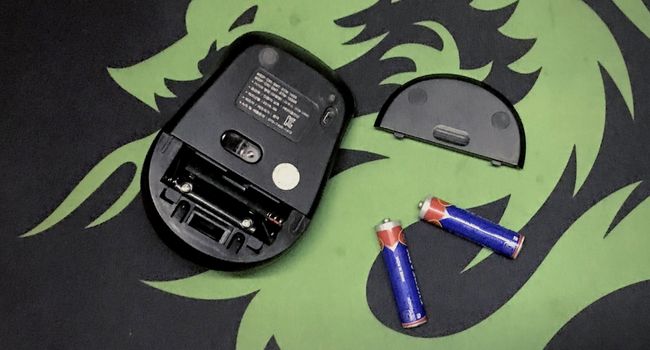 replace mouse batteries
