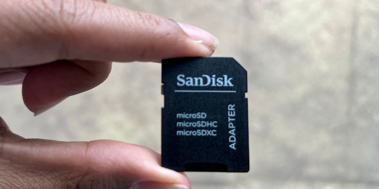 How to Insert a SD Card on PC (Step-by-step Guide) 4 sd card adapter jacket