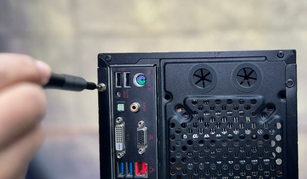 tighten screw to close pc case