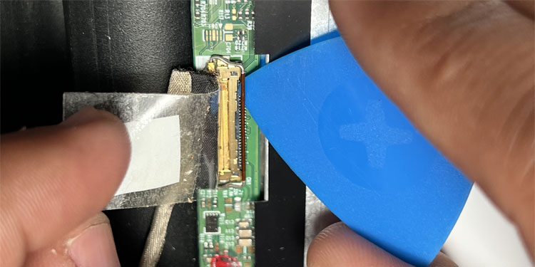 unlock-clip-display-cable