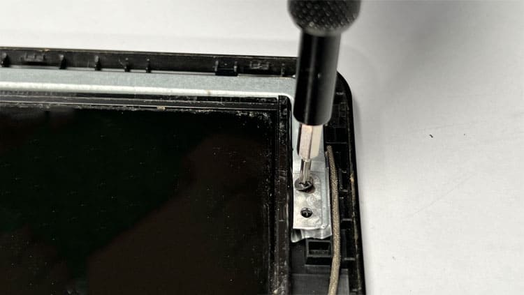 unscrew-screen-panel