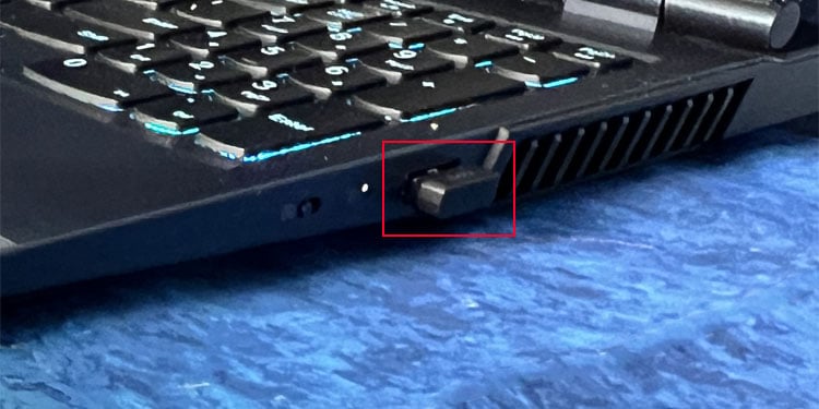 How to Connect a Wireless Keyboard? Step-by-Step Guide 1 usb-dongle-keyboard
