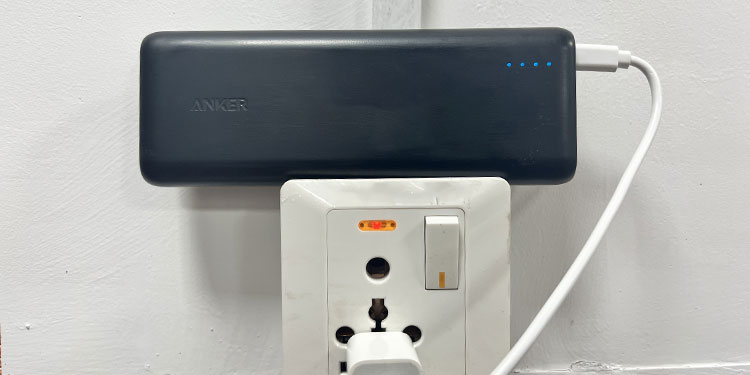 Power Bank Not Charging? Here’re 6 Ways to Fix It 5 use wall outlet to charge power bank