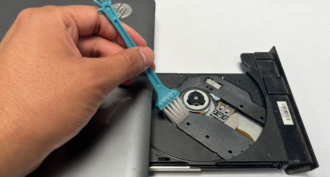 brush clean dvd drive surface