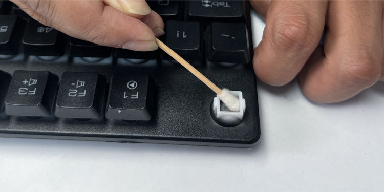 clean-keyboard-case-lock-membrane