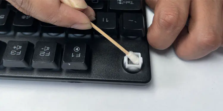 clean-keyboard-case-lock-membrane