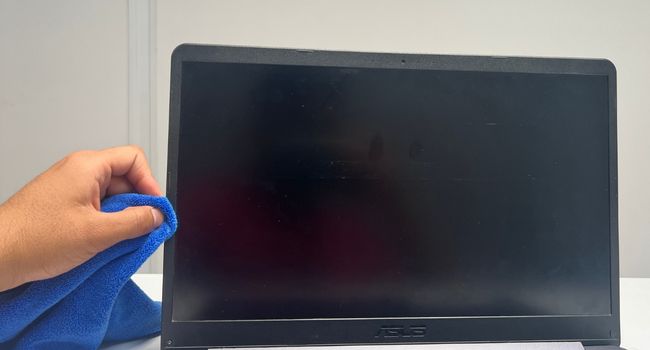 clean laptop bezel