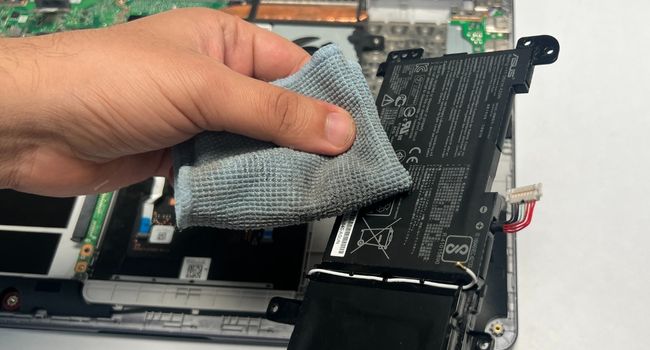 clean laptop internal battery