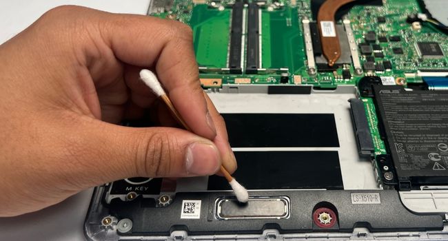 clean left side laptop speaker
