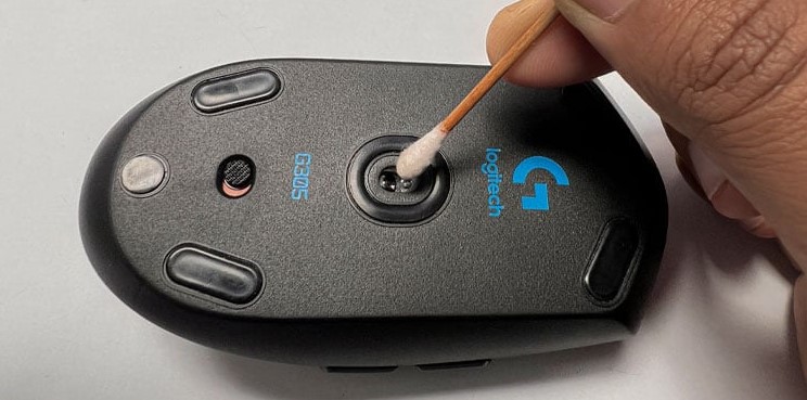 clean mouse logitech mouse lag