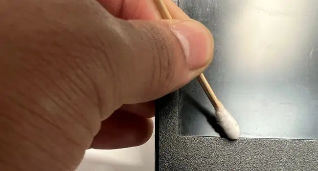 How to Clean a Laptop: Comprehensive Guide 92 clean-the-inner-section-of-the-bezel