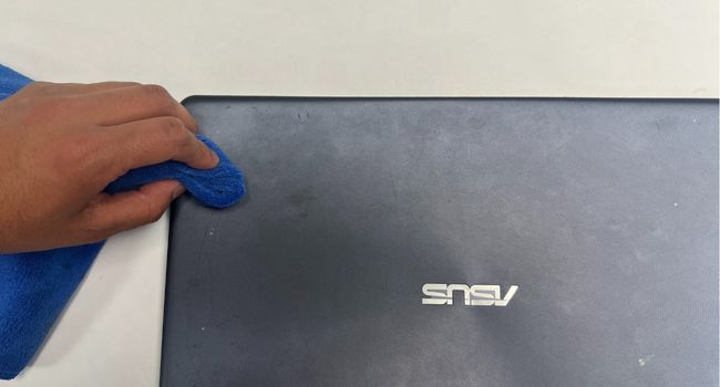 cleaning laptop top panel
