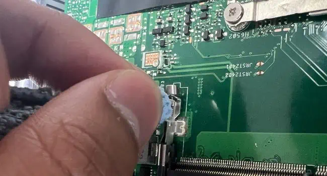 How to Clean a Laptop: Comprehensive Guide 50 cleaning-ram-switch