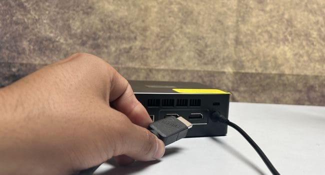 connect hdmi cable to mini pc