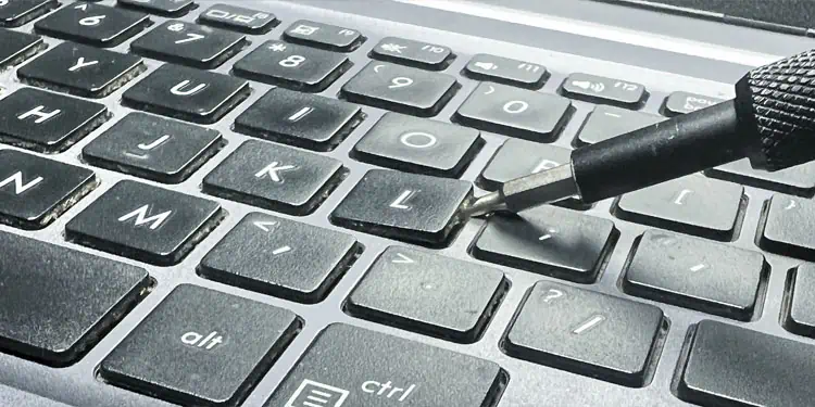 insert-screwdriver-keyboard
